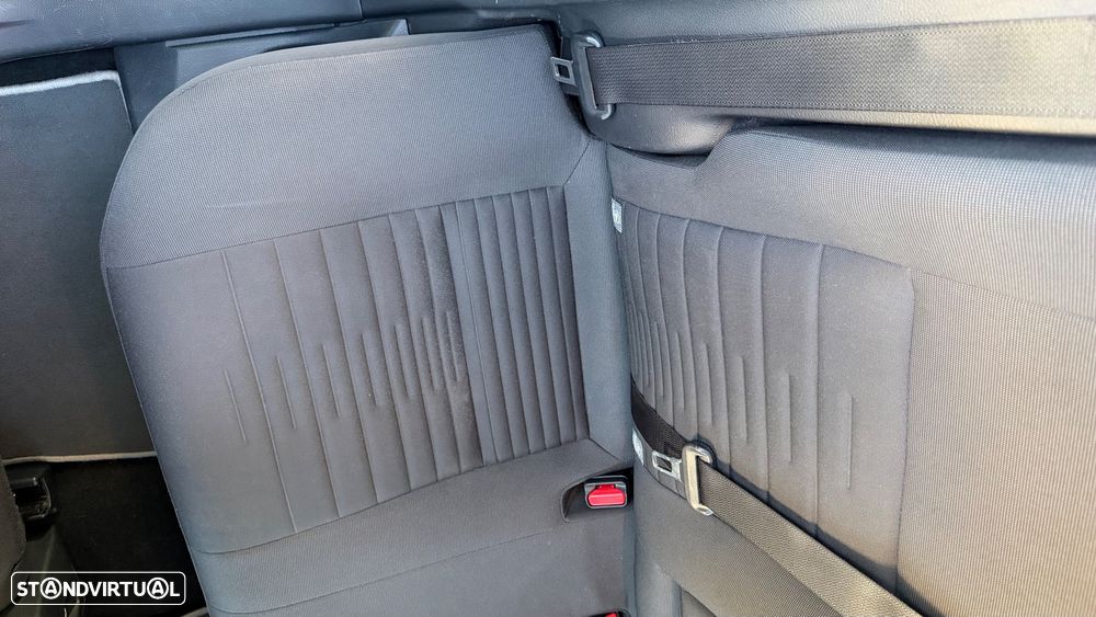 Toyota Auris Touring Sports 1.8 HSD Comfort +P.Techno+P.Sport - 20