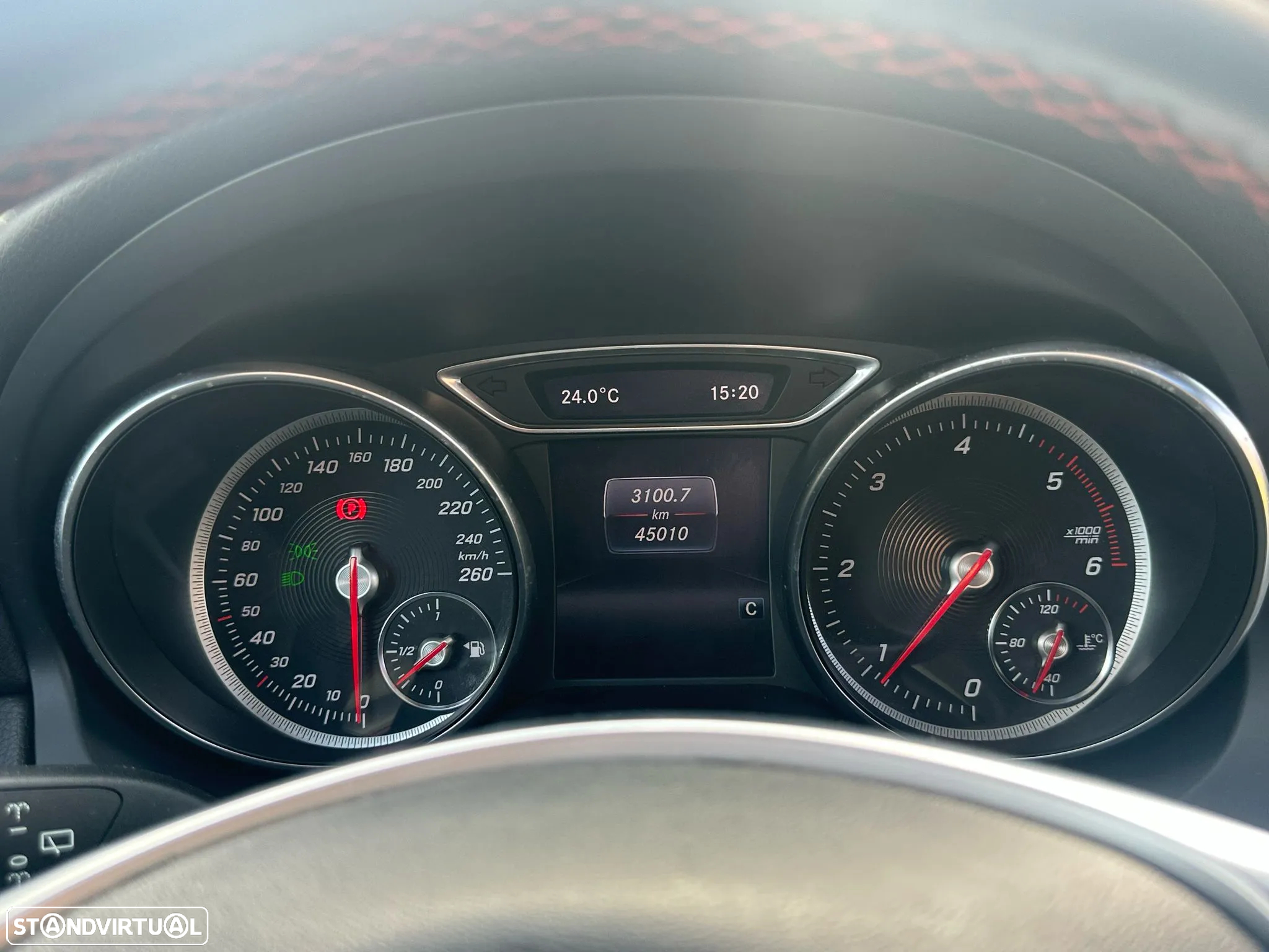 Mercedes-Benz CLA 180 d Shooting Brake AMG Line - 13