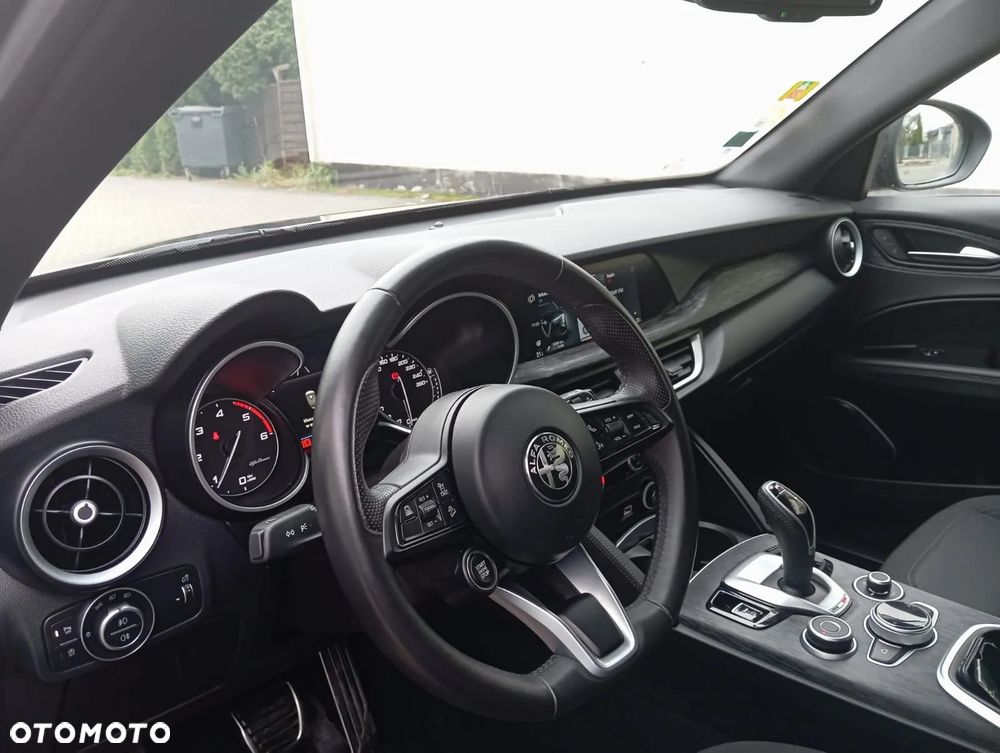 Alfa Romeo Stelvio 2.2 16V AT8 - 8