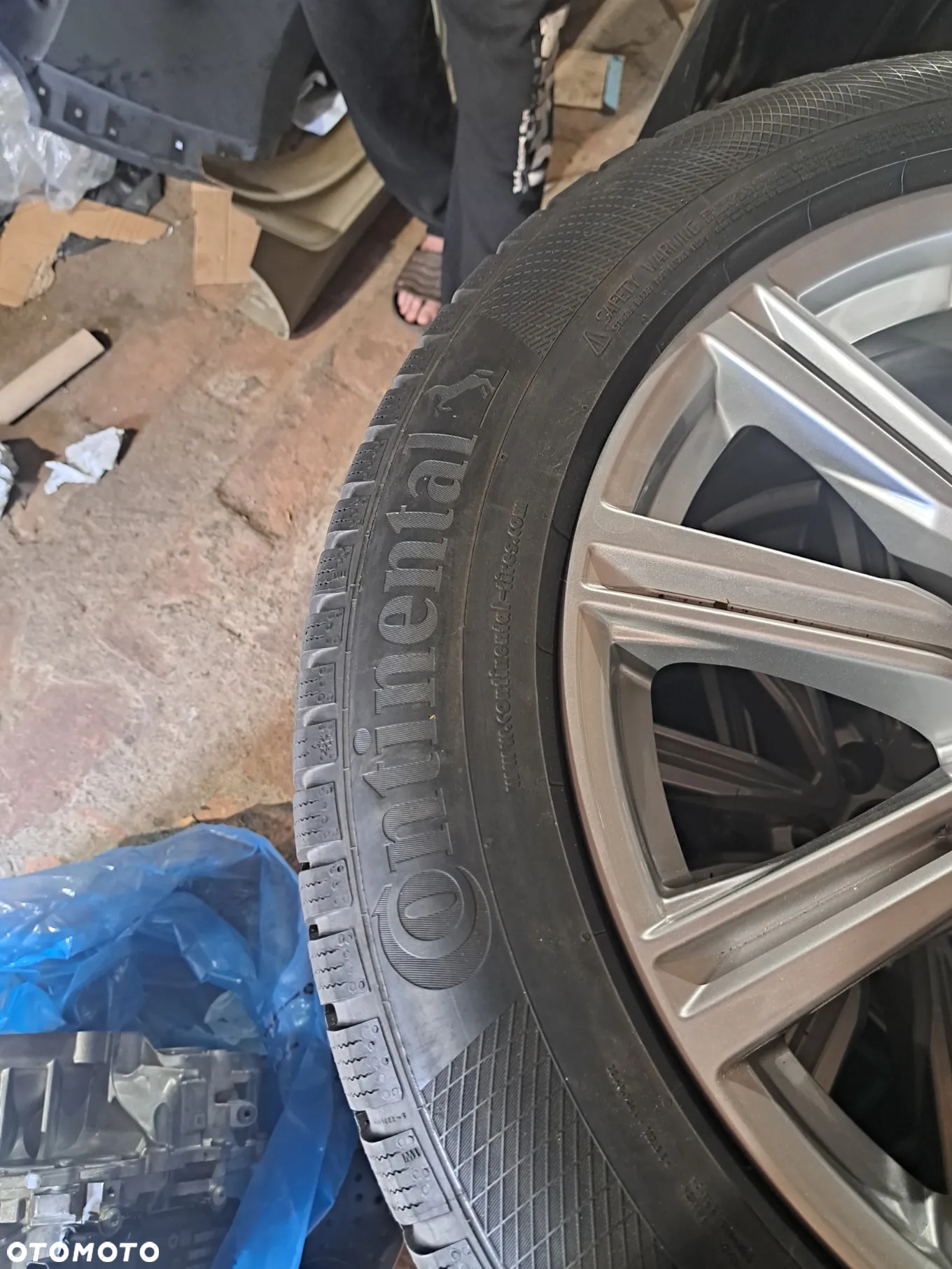 Koła zimowe Felgi Aluminiowe Audi Q8 20 Cali 265/50R20 111H XL 4M8601025T E-8.5Jx20H2 ET 20 DOT 1720 2020 Rok Continental WinterContact TS 850P 265/50R20 H XL 111H - 4