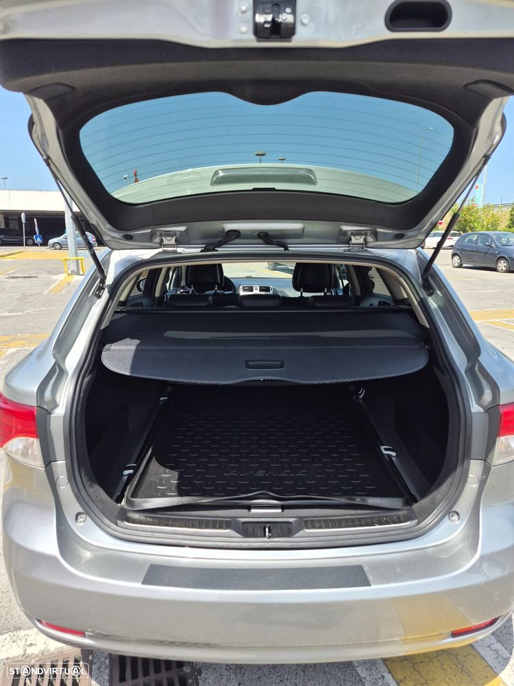 Toyota Avensis SW 2.0 D-4D Luxury+Navi - 8
