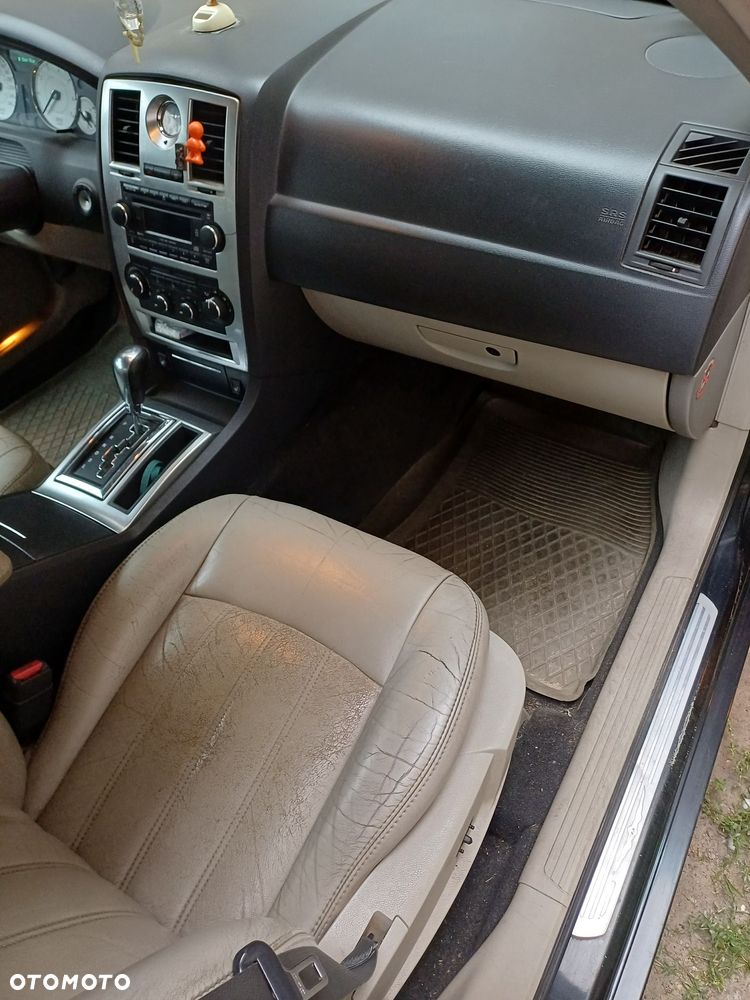 Chrysler 300C - 10