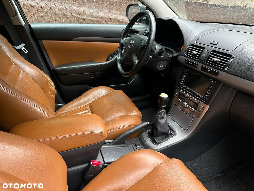 Toyota Avensis - 21