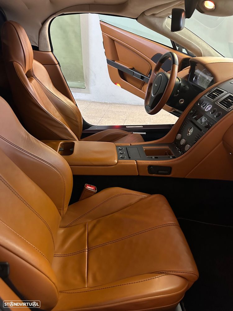 Aston Martin Vantage Roadster - 31