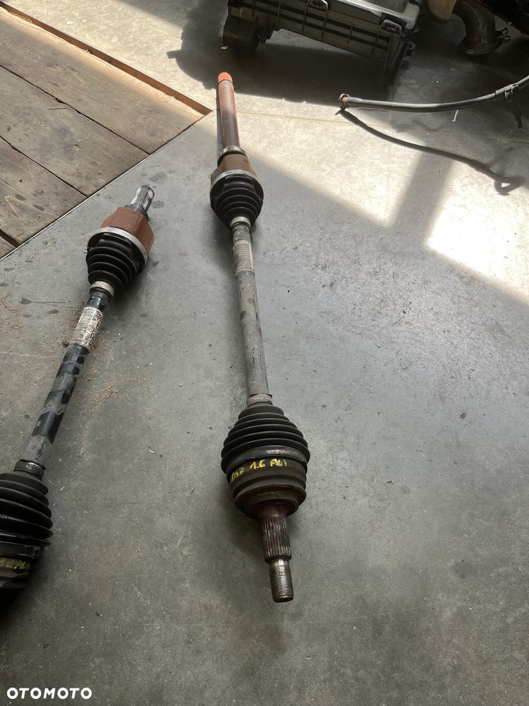 Półoś prawa długa Citroen DS7 1.6 THP AUTOMAT - 1