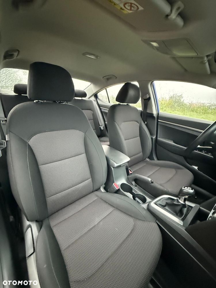 Hyundai Elantra 1.6 Comfort - 17