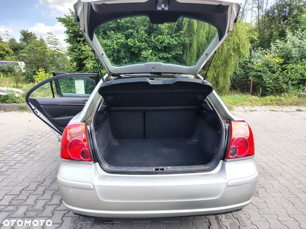 Toyota Avensis 2.0 VVT-i Team - 16
