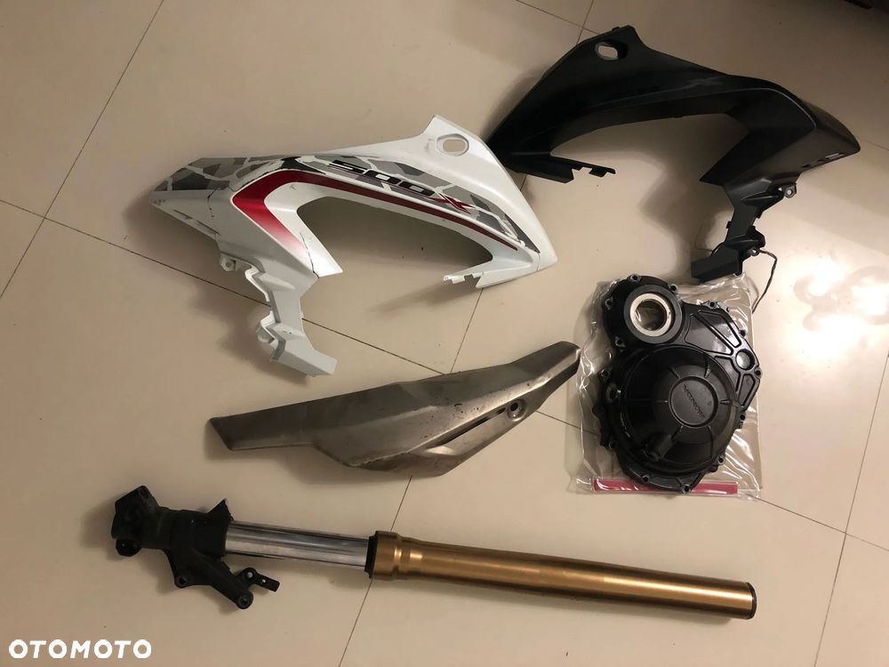 Honda CB500X  zbiornik   bok wypełnienie  osłona dekiel