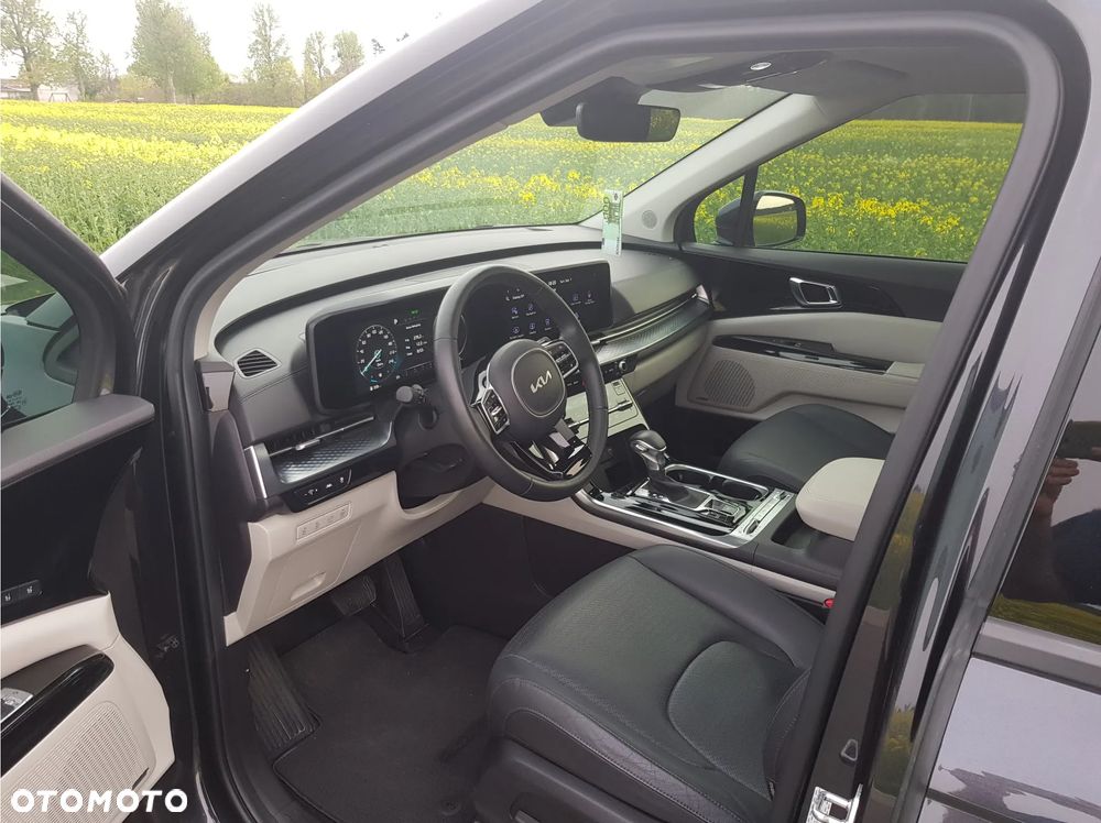 Kia Carnival - 8