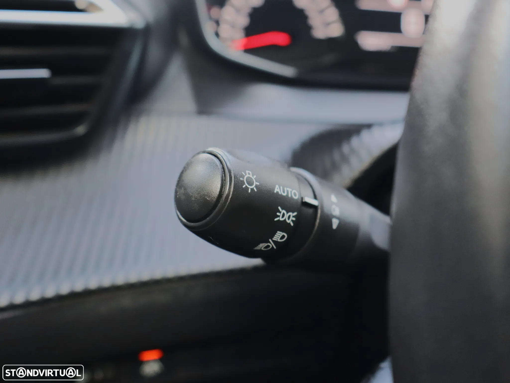 Peugeot 2008 1.5 BlueHDi Allure EAT8 - 15