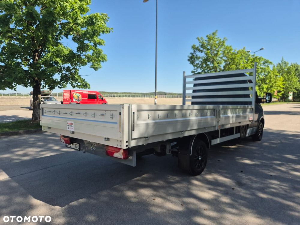 Mercedes-Benz Sprinter - 13