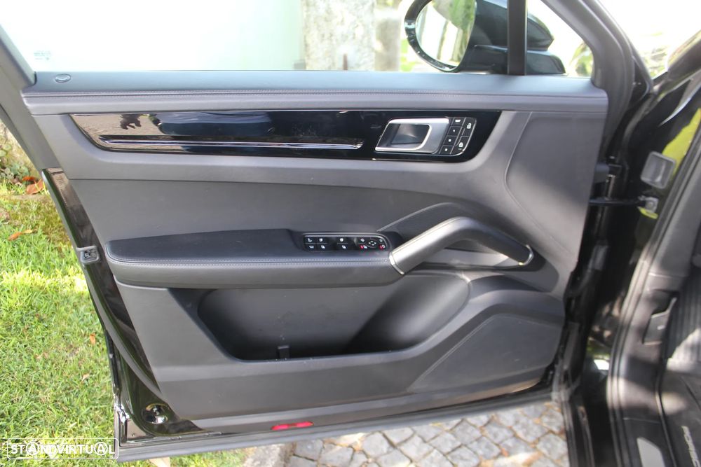 Porsche Cayenne Coupé E-Hybrid Platinum Edition - 9