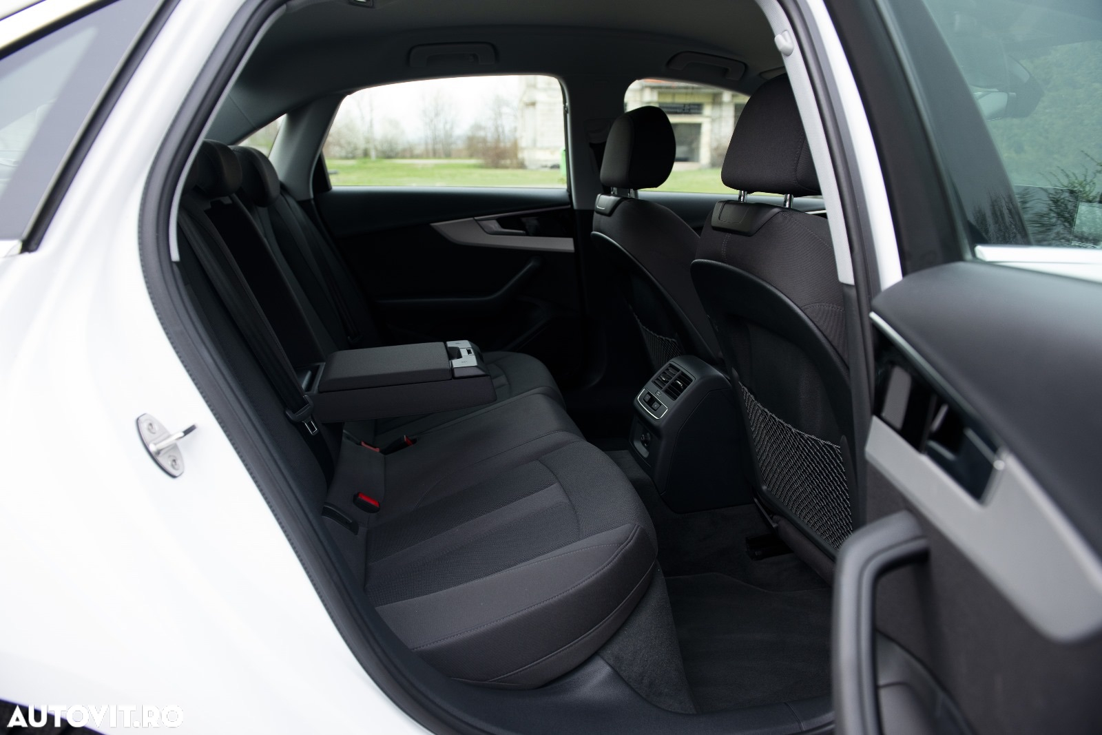 Audi A4 35 TFSI S tronic design - 27