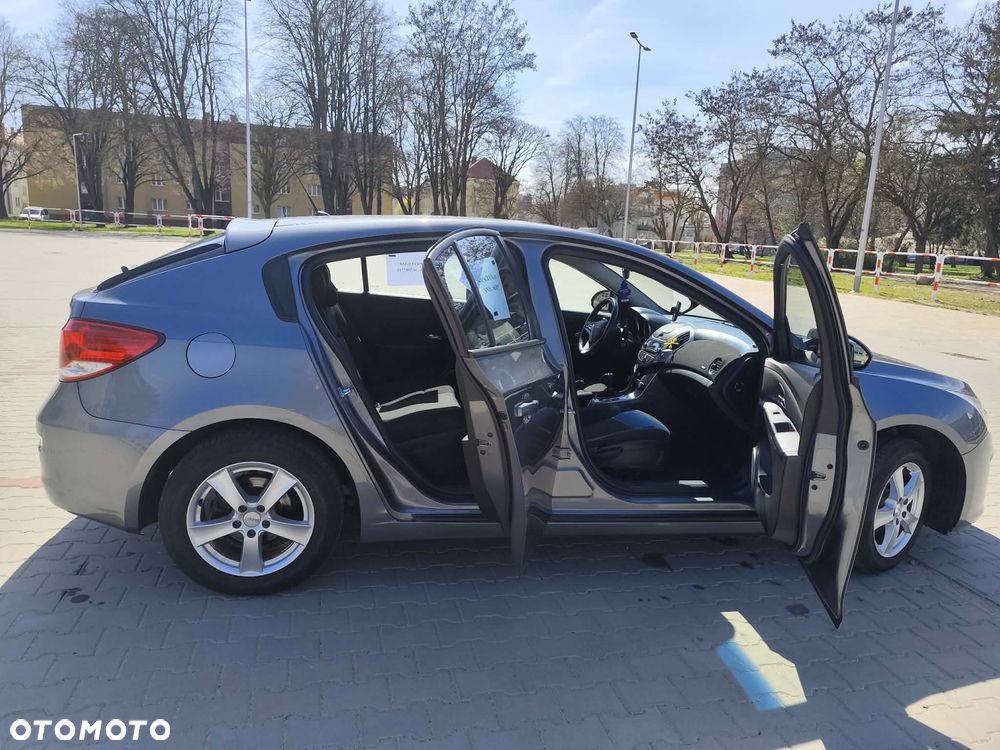 Chevrolet Cruze 1.6 LS - 6