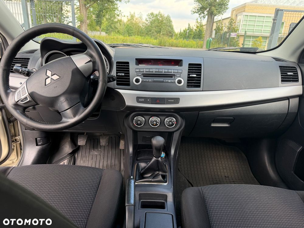 Mitsubishi Lancer 1.6 Intense - 11