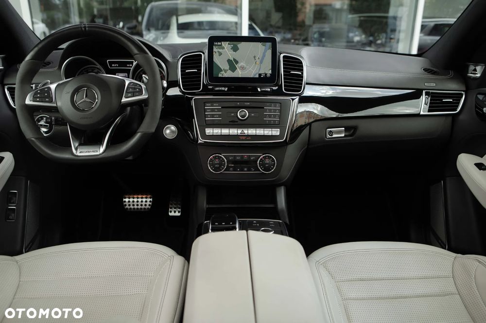 Mercedes-Benz GLE - 32