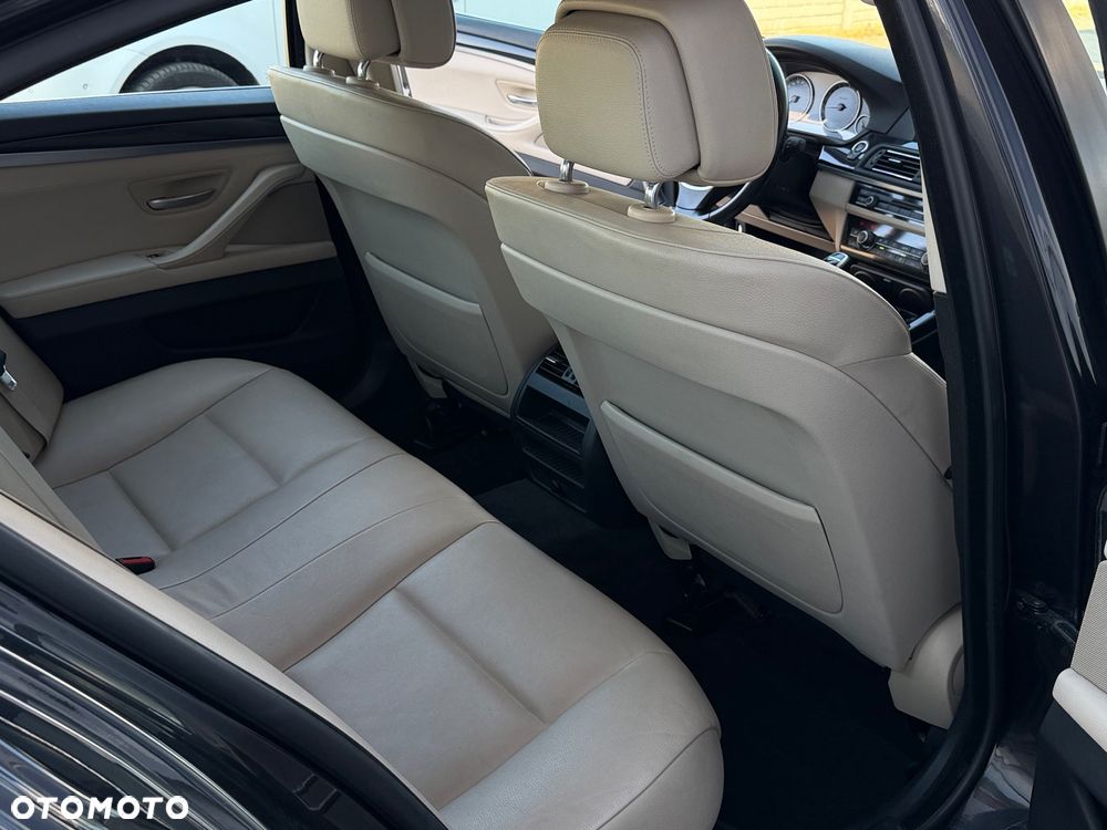 BMW Seria 5 528i Sport-Aut Luxury Line - 26