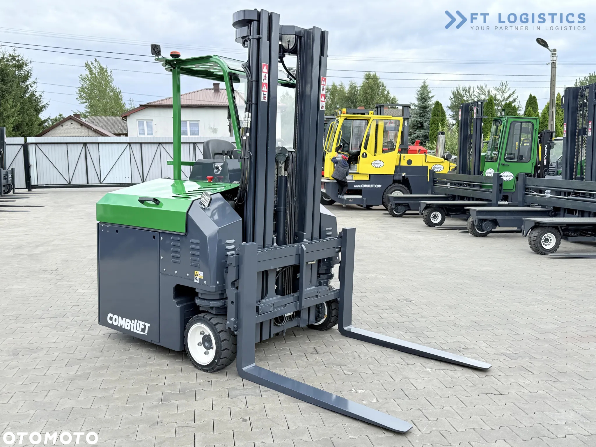 Combilift CBE2500 / TRIPLEX / 5500MM / WOLNY SKOK / NAPĘD ELEKTRYCZNY / JEDYNIE 2300MTH / POZYCJONER / PRZESUW BOCZNY / NOWE OPONY / JAK NOWY / Szeroka oferta wózków czterokierunkowych i bocznych, dopasowanych do różnorodnych potrzeb i zastosowań. - 5