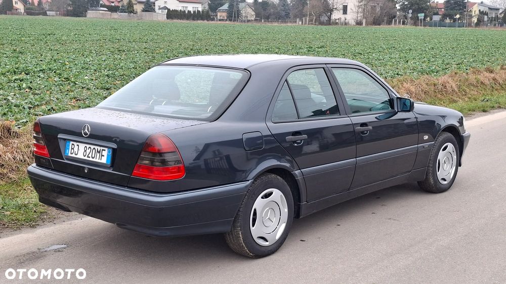 Mercedes-Benz Klasa C 180 Classic - 36