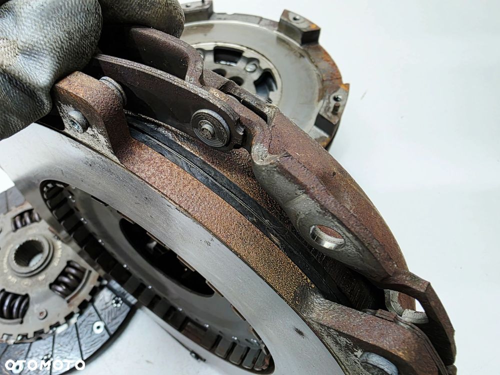 KOŁO DWUMASOWE SPRZĘGŁO AUDI A4 B8 A5 Q5 3.0 TDI 0B4105266H 7/26 - 11