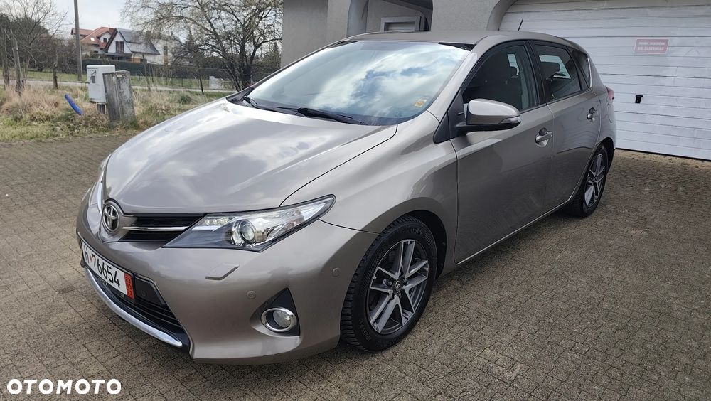 Toyota Auris 2.0 D-4D Luna - 2
