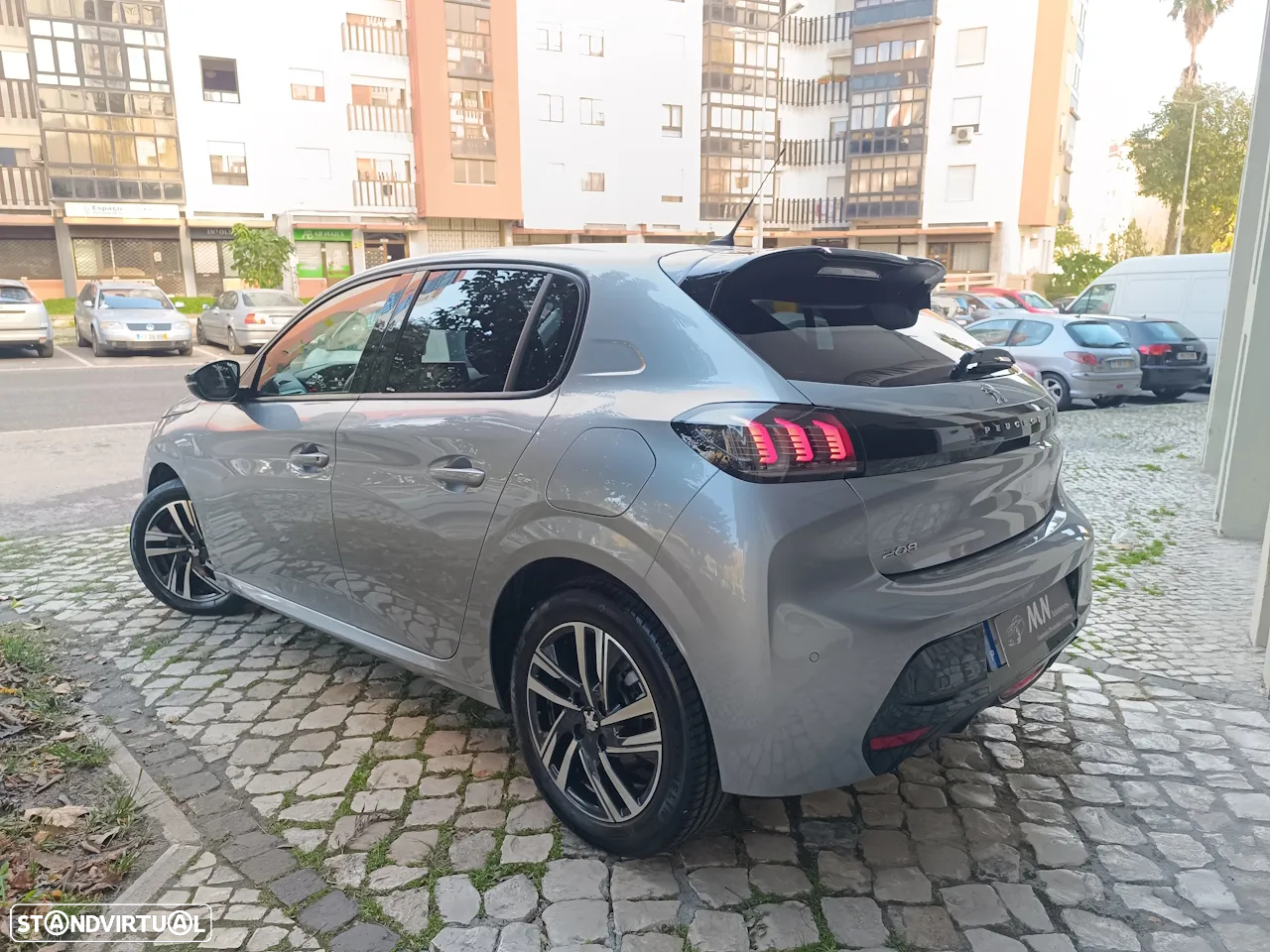 Peugeot 208 PureTech 100 EAT8 Allure - 5