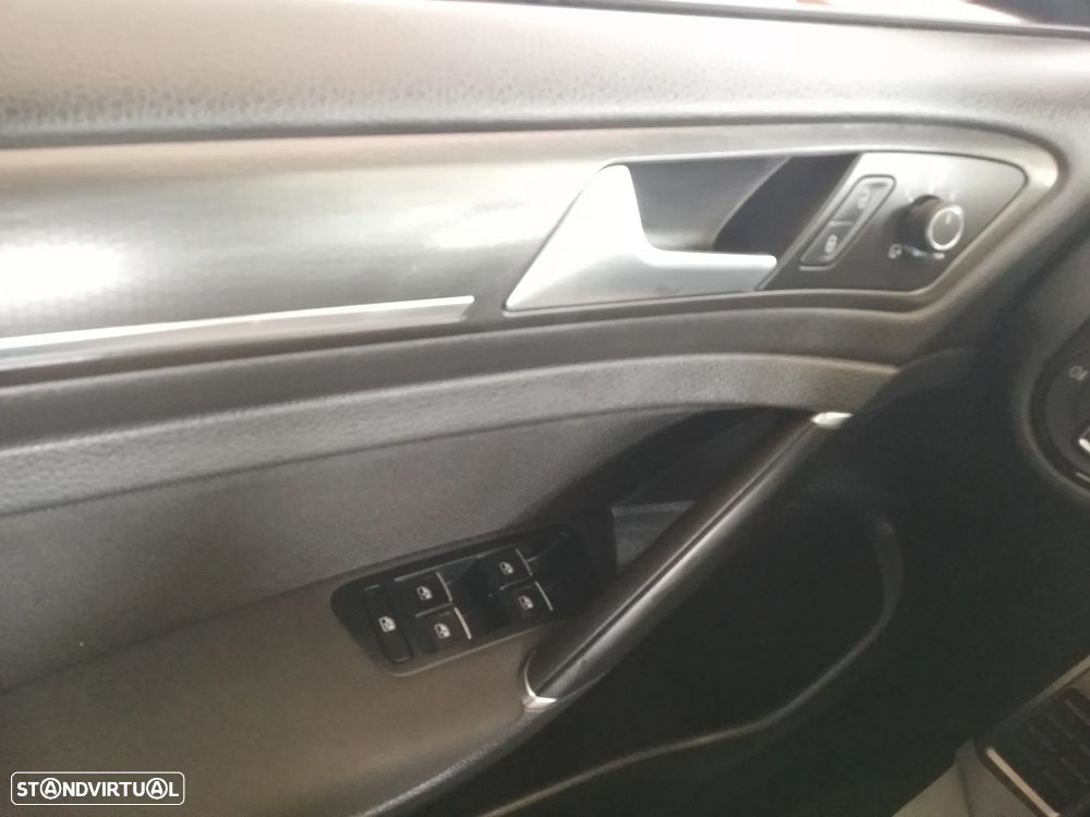 VW Golf GTI Performance BlueMotion DSG - 18