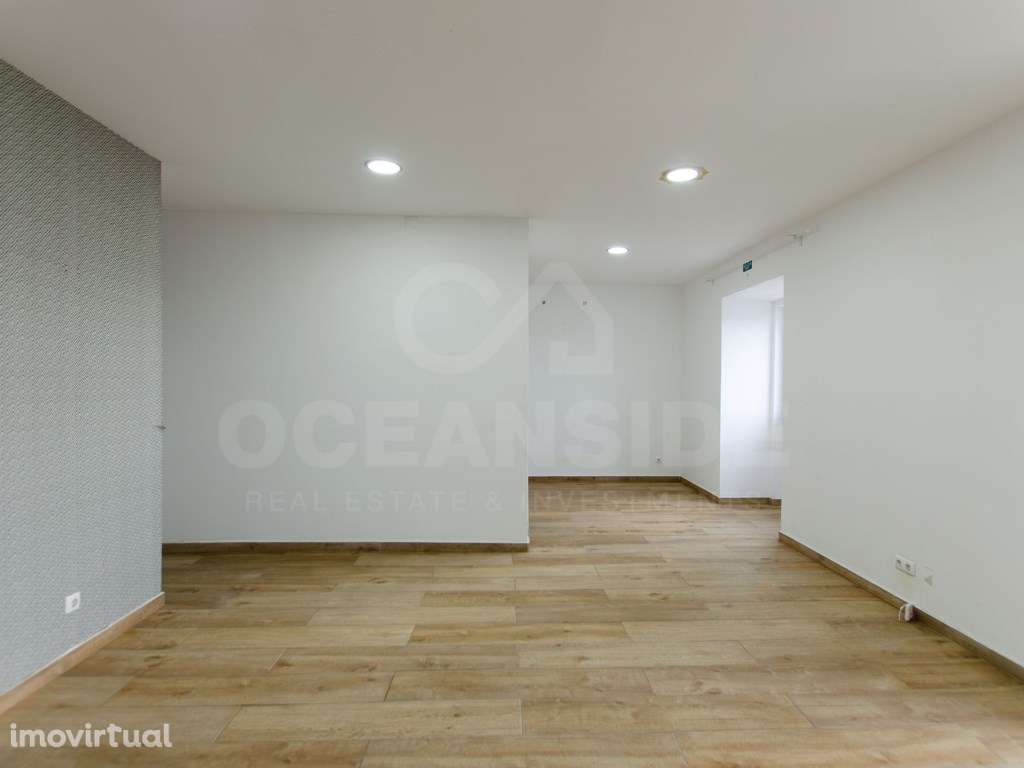 Loja com 2 Salas Amplas e Cenário Exclusivo sobre o Tejo - Grande imagem: 2/21