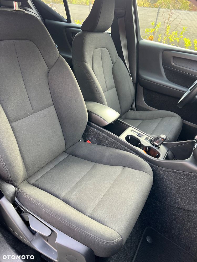 Volvo XC 40 T3 Geartronic Momentum Pro - 33