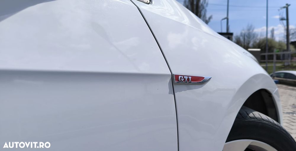 Volkswagen Golf - 16