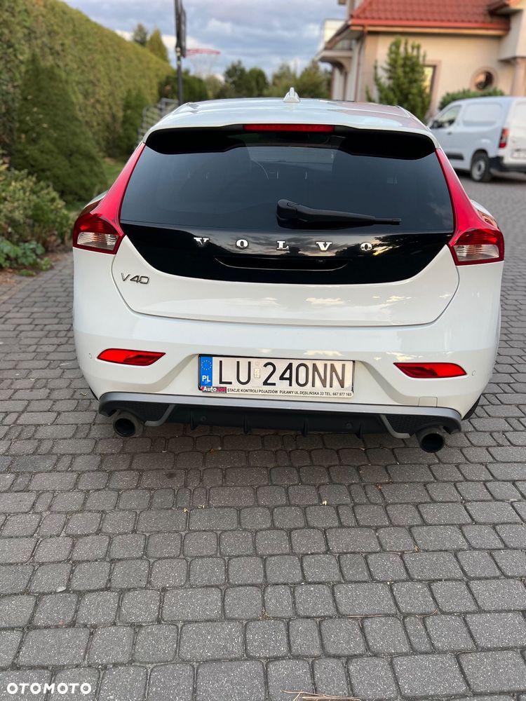 Volvo V40 D2 R-Design - 24