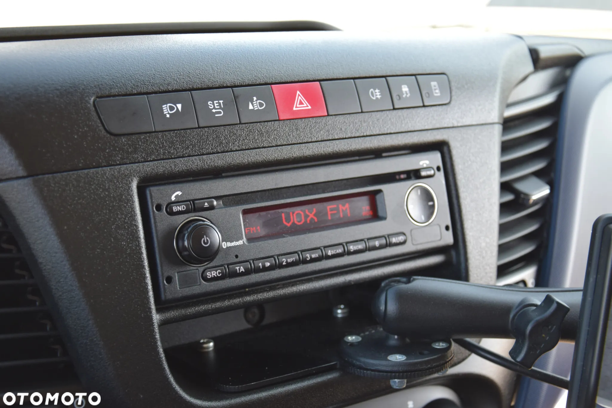 Iveco DAILY 70C18 / 3.0 - 180 KM / AUTOMAT HI-MATIC / 3 OSOBY / CHŁODNIA - MROŹNIA 4,55 M / AGREGAD FRIGOBLOCK / WINDA SORENSEN / KLIMA / TEMPOMAT / KAMERA COFANIA / REGULOWANE ZAWIESZENIE / SERWISOWANY / SPROWADZONY Z NIEMIEC - 31