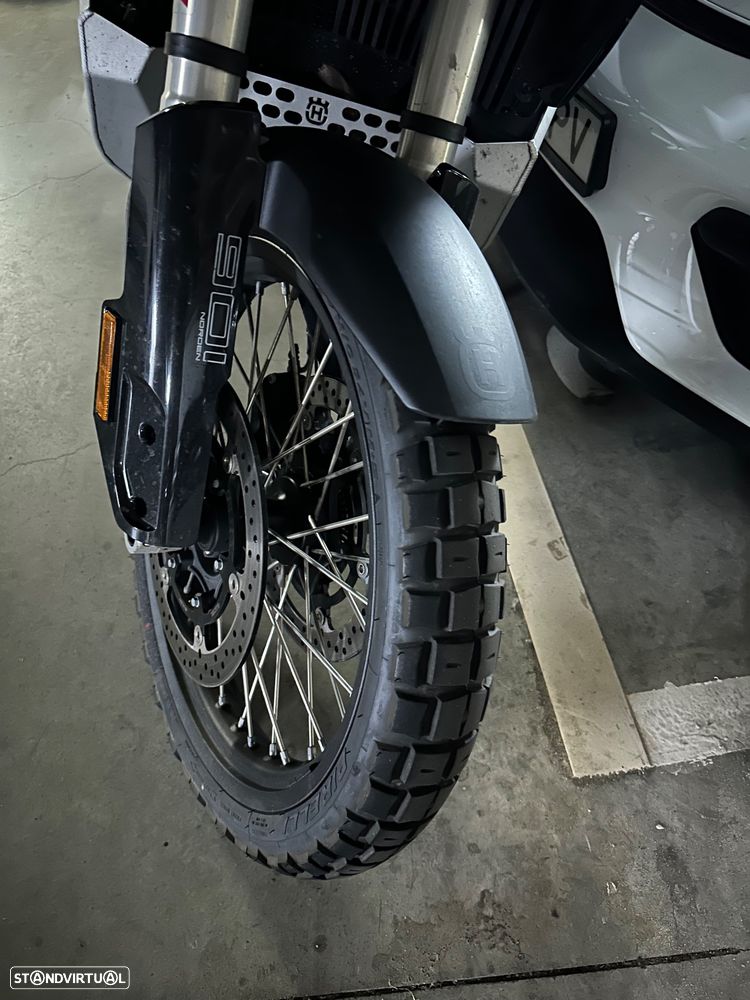 Husqvarna Norden 901 Expedition - 9