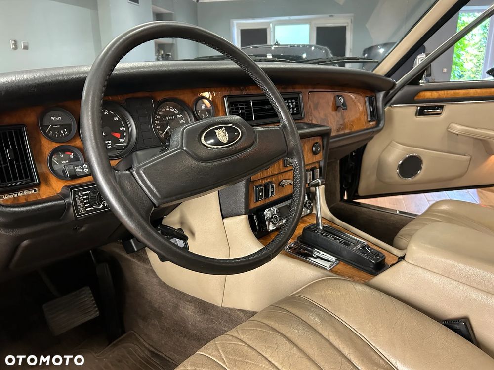 Jaguar XJ - 5