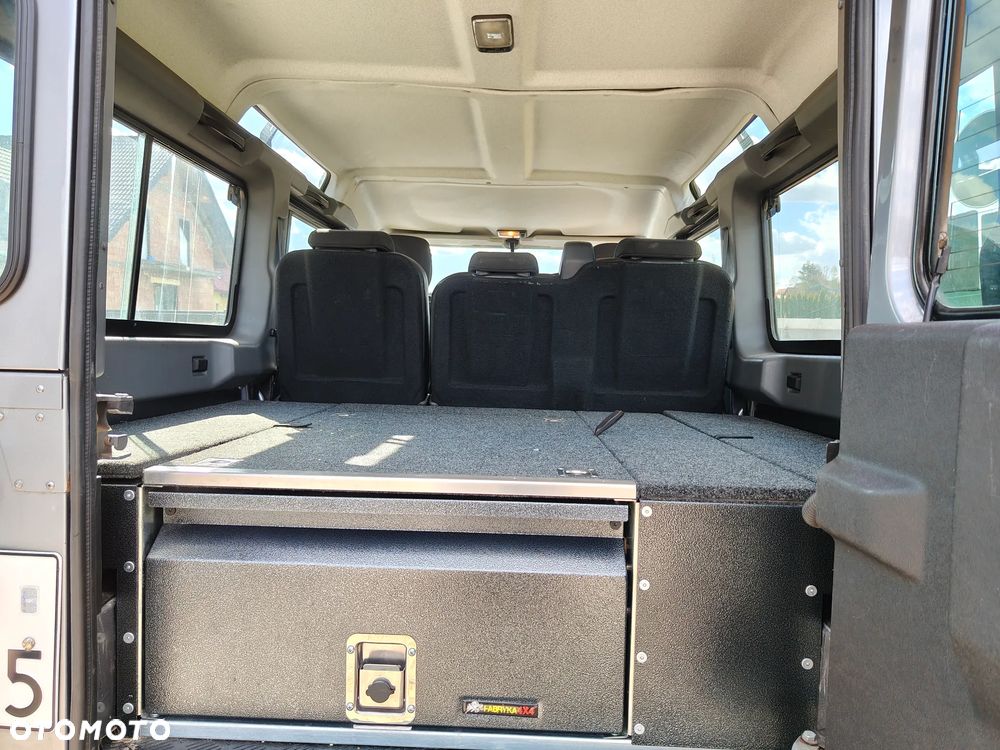 Land Rover Defender - 8