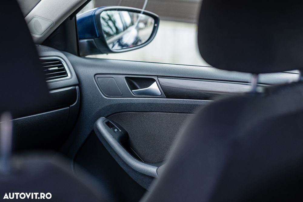 Volkswagen Jetta 1.6 TDI DSG Life - 17