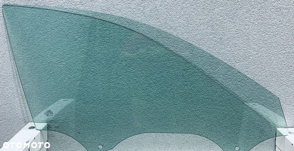 Szyba boczna prawa opuszczana AUDI A4 B9 2015- OE - 1