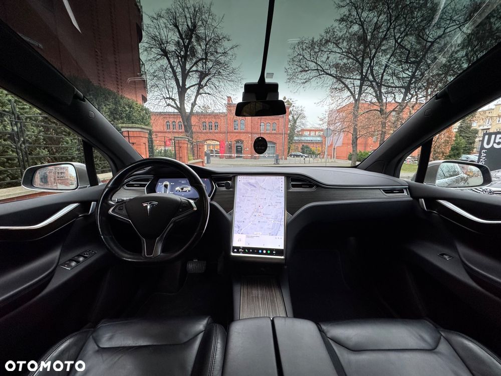Tesla Model X - 12