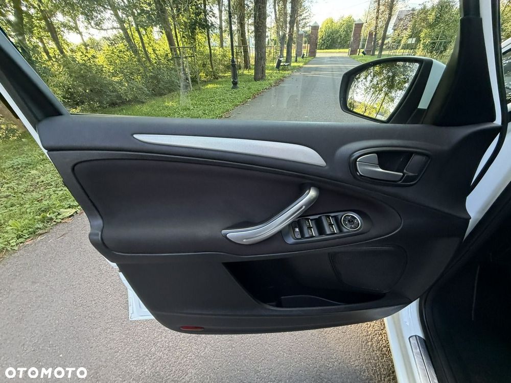 Ford Galaxy - 19