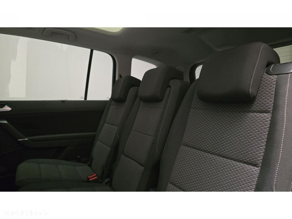 Volkswagen Touran - 28