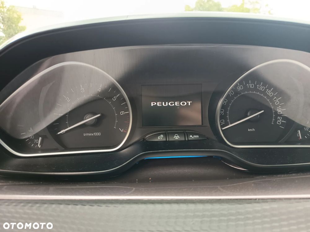 Peugeot 2008 1.2 Pure Tech Style - 12