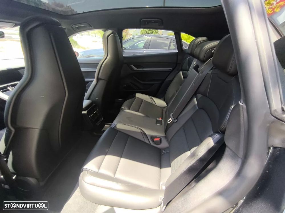 Porsche Taycan Sport Turismo Black Edition - 13