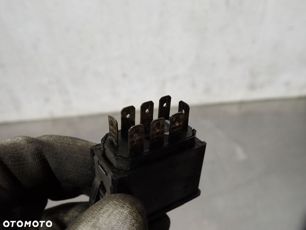 PRZEŁĄCZNIK ŚWIATEŁ AWARYJNYCH MERCEDES-BENZ T1 310D 6115450019 - 2