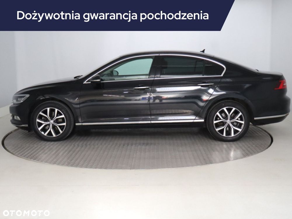 Volkswagen Passat - 4
