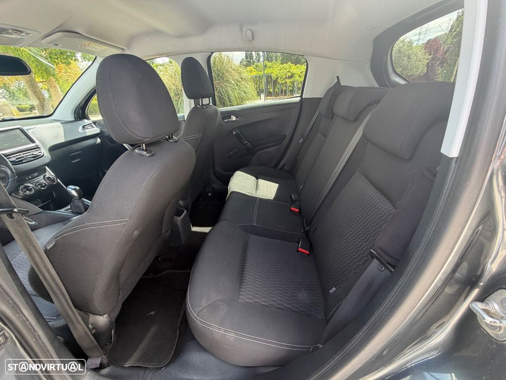 Peugeot 208 1.2 PureTech Style - 22
