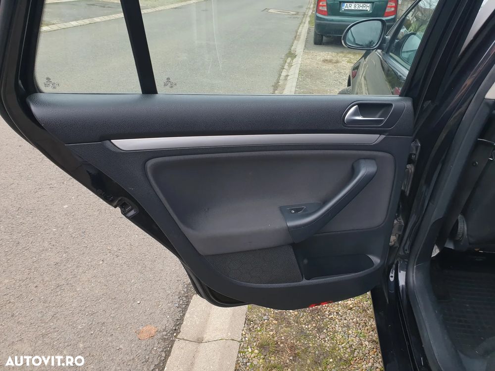 Volkswagen Golf 1.6 TDI DPF BlueMotion - 17