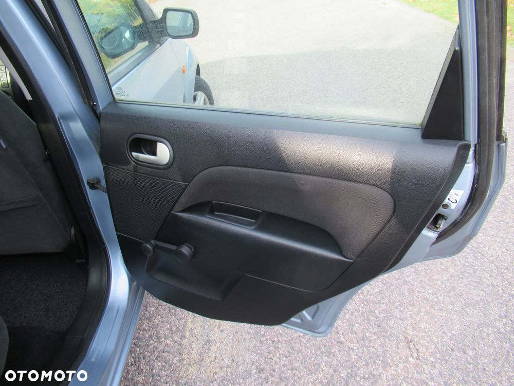 Ford Fiesta 1.4 Ghia - 31