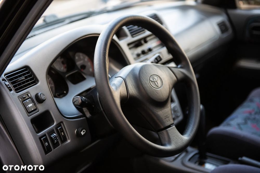 Toyota RAV4 - 18