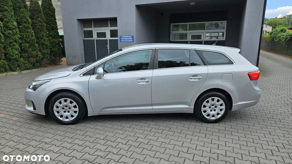 Toyota Avensis 1.6 Comfort - 6