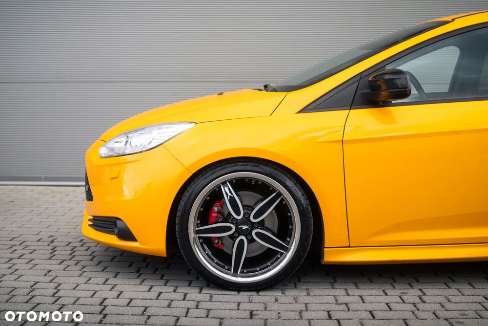 Ford Focus 2.0 EcoBoost ST mit Leder-Exclusiv-Paket - 20